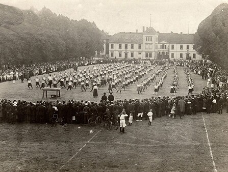 1922: Schauturnfest auf dem Nienburger Schlossplatz